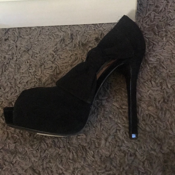 Shoes - Picture 2 of 3